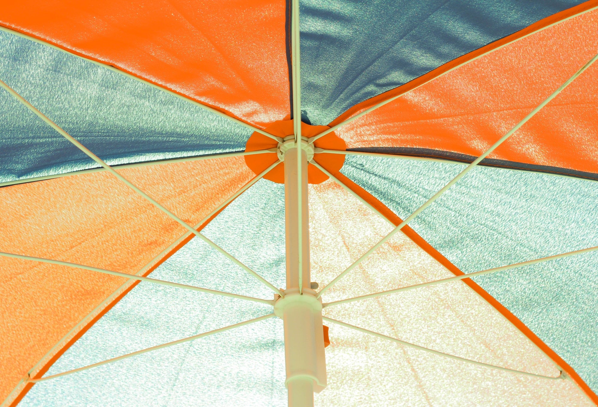 Quels sont les avantages à utiliser un parasol publicitaire comme moyen de promotion ?