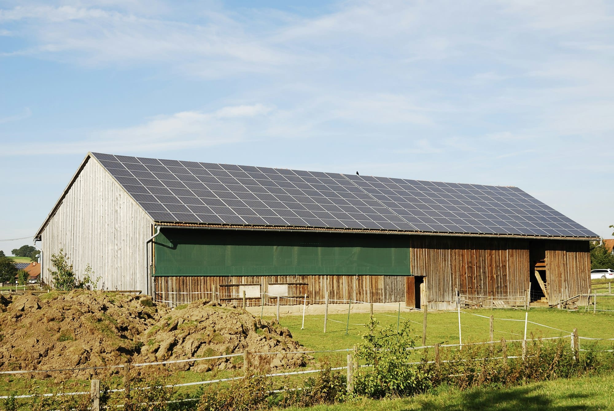 Rentabilité et durabilité : Les avantages des hangars agricoles photovoltaïques